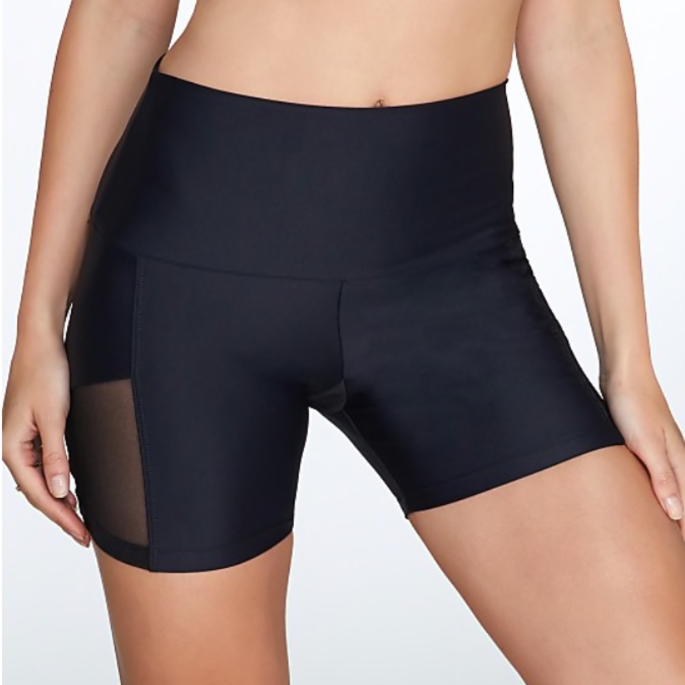 NWT Onzie Stunner Short, M / L